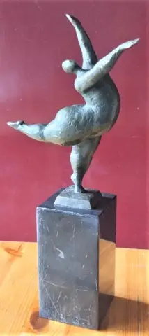 Bronzana skulptura balerine na postolju