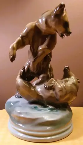 Porculanska figura - medvjedi u igri